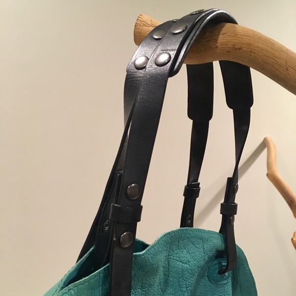 Holding Horses bright teal leather handbag - Picture 7 of 7